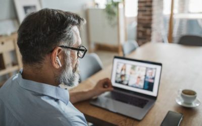 Como a gestão documental contribui para o trabalho de equipes híbridas?
